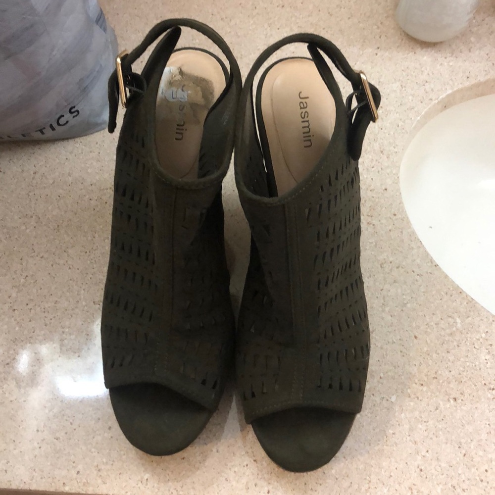 Jasmin Army Green Wedges